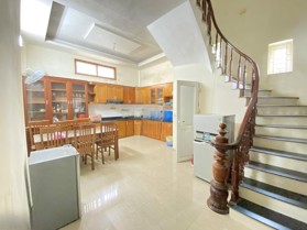 Cho thuê nhà 5 tầng diện tích 50m2 có chỗ để ô tô thuận tiện gần Học Viện Tài Chính